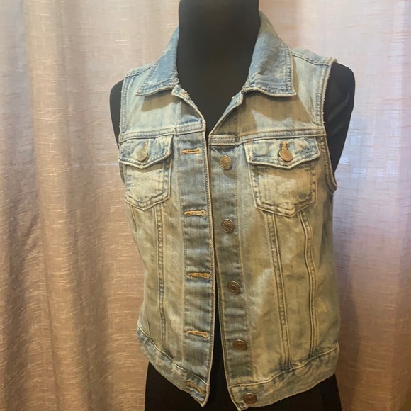 4/$25 Garage classic fit denim vest